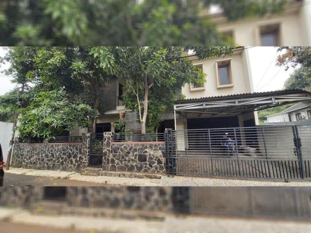 Dijual Rumah Besar dalam Komplek di Jati Cempaka Pondok Gede