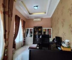 DIJUAL RUMAH FULLY FURNISHED JAUH DIBAWAH Pasaran Di Komplek Pulogebang